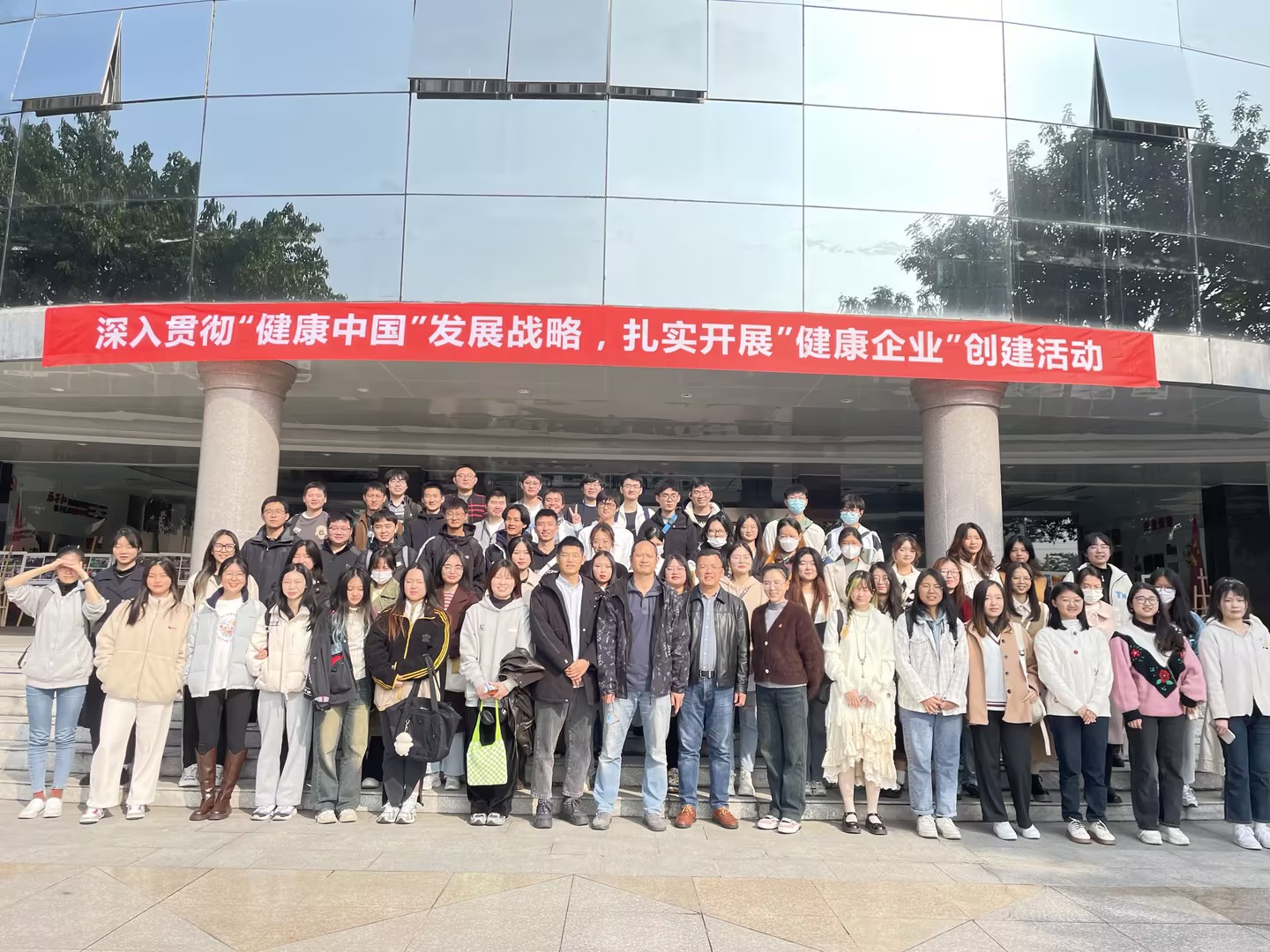 校企共育|四川农业大学药物制剂专业师生走进乐鱼官方端网站登录入口药业参观交流